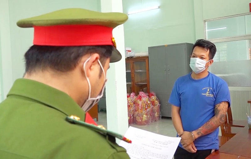 Mơ bị công an bắt