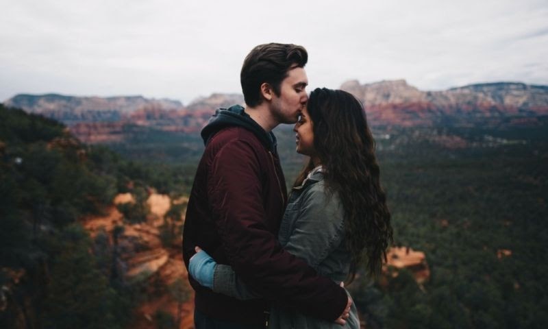 Giải mã tất tần tật giấc mơ thấy hôn nhau cùng người lạ
