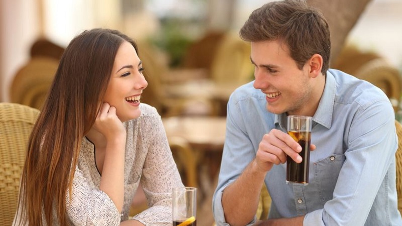 Nữ giới mơ thấy đang nói chuyện với người lạ mặt