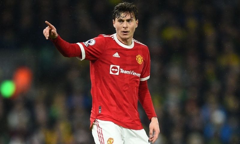 Victor Lindelof phải đeo máy đo tim sau sự cố hô hấp tại trận đấu với Norwich - Hậu trường sân cỏ